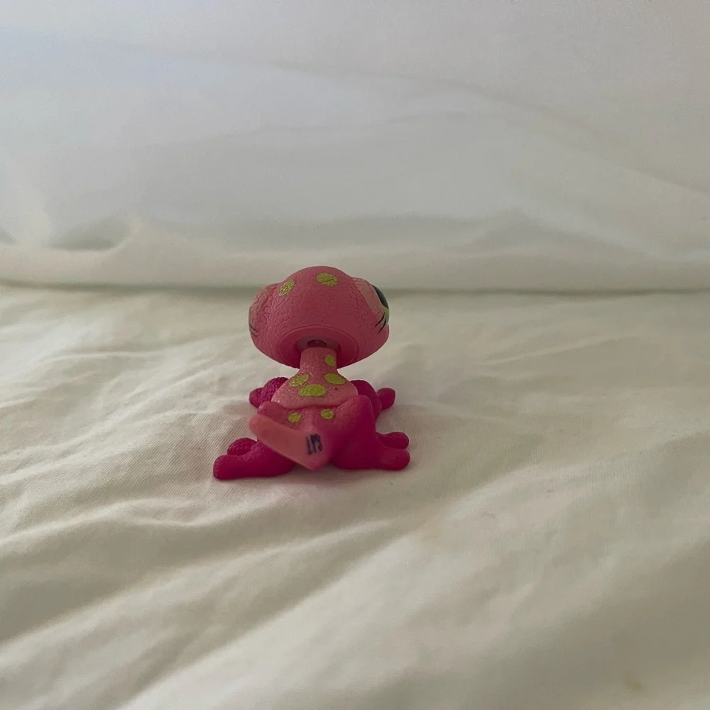 Littlest Pet Shop #1455 Pink & Green Gecko Lizard